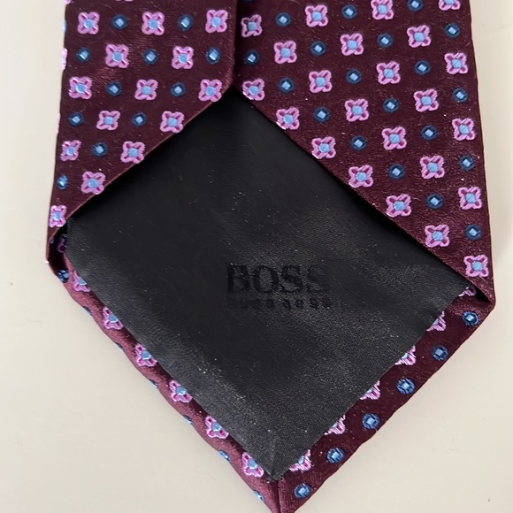 Hugo Boss 100% Silk Maroon Patterned Tie - Picture 4 of 6